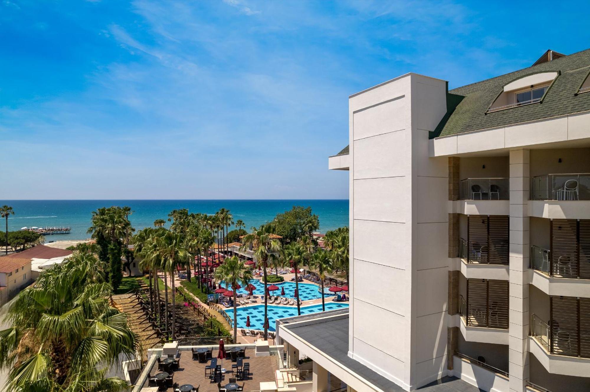 Trendy Palm Beach Adults Only Side Exterior photo