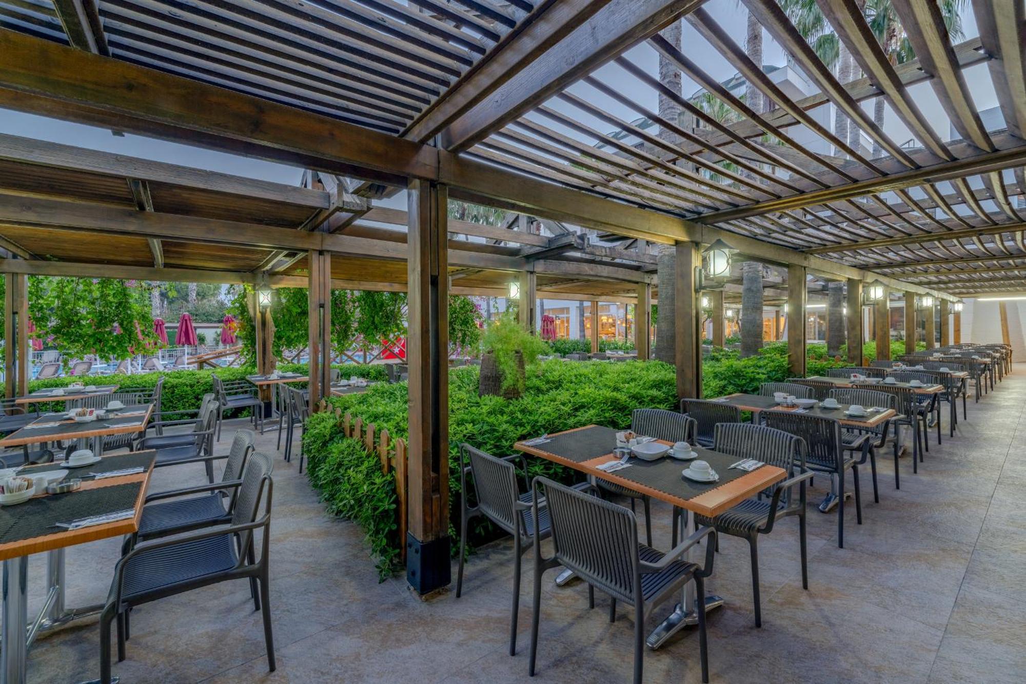 Trendy Palm Beach Adults Only Side Exterior photo
